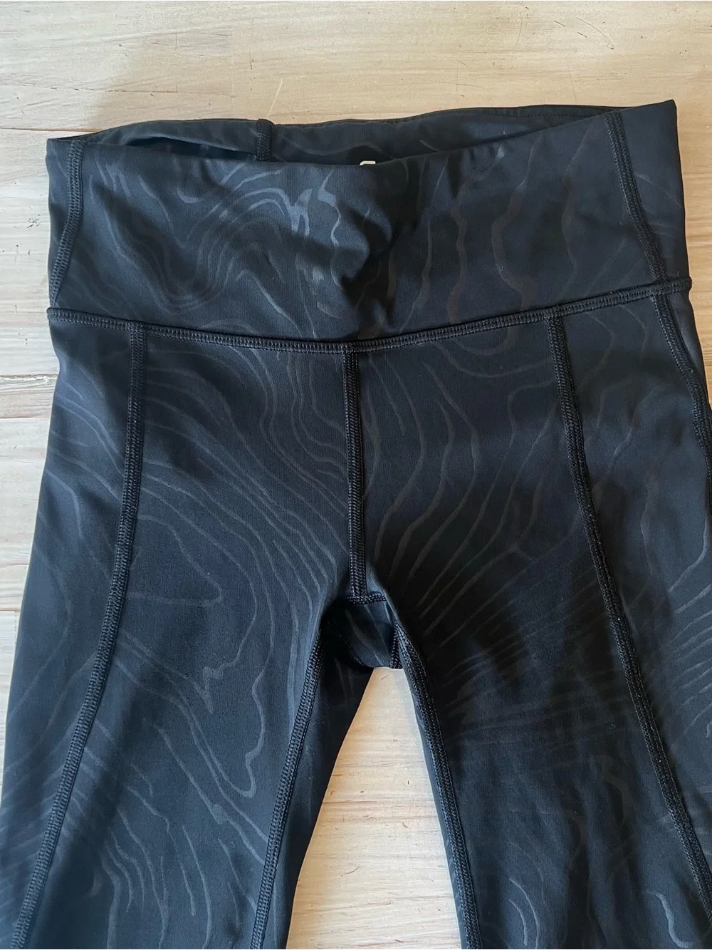 GAP sleek black